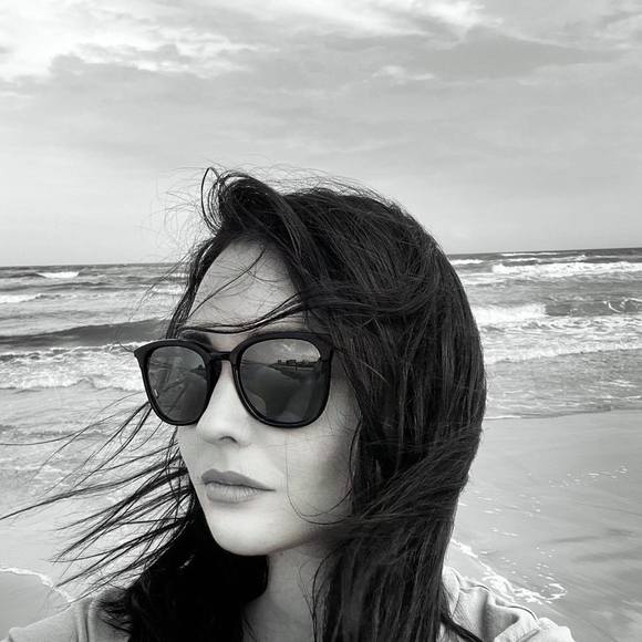 Meet your Posher, Christa - Picture 1 of 1